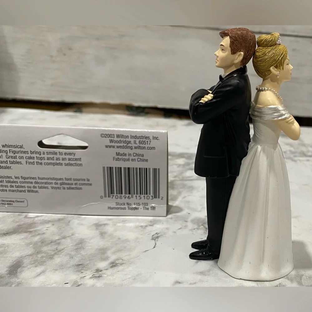 2003 WILTON Humorous WEDDING CAKE Topper Figurine Bride Groom Back To Back